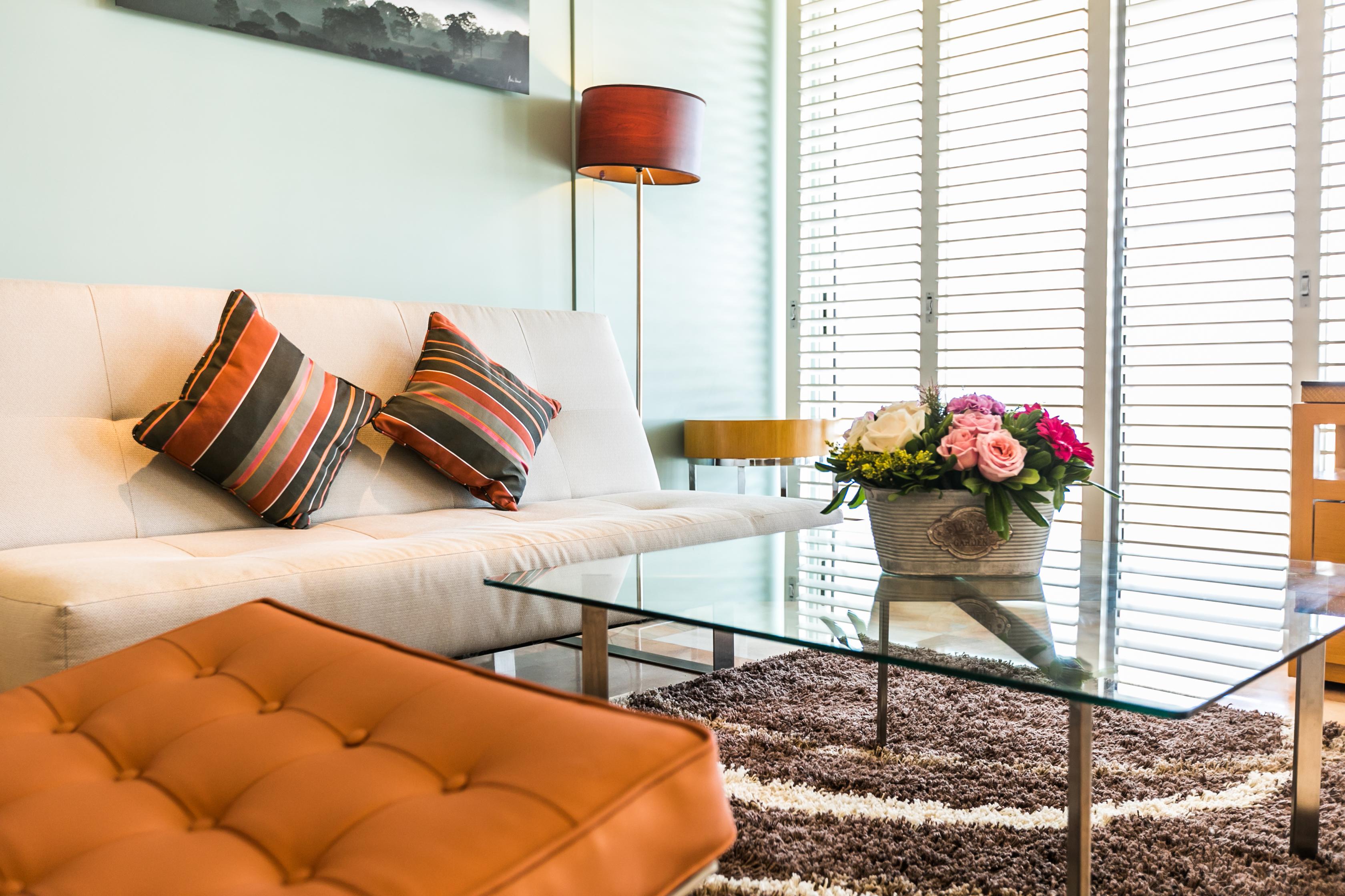 Palacio Mundo Imperial All inclusive hotel Acapulco Esterno foto A living room with a sofa, ottoman, and coffee table