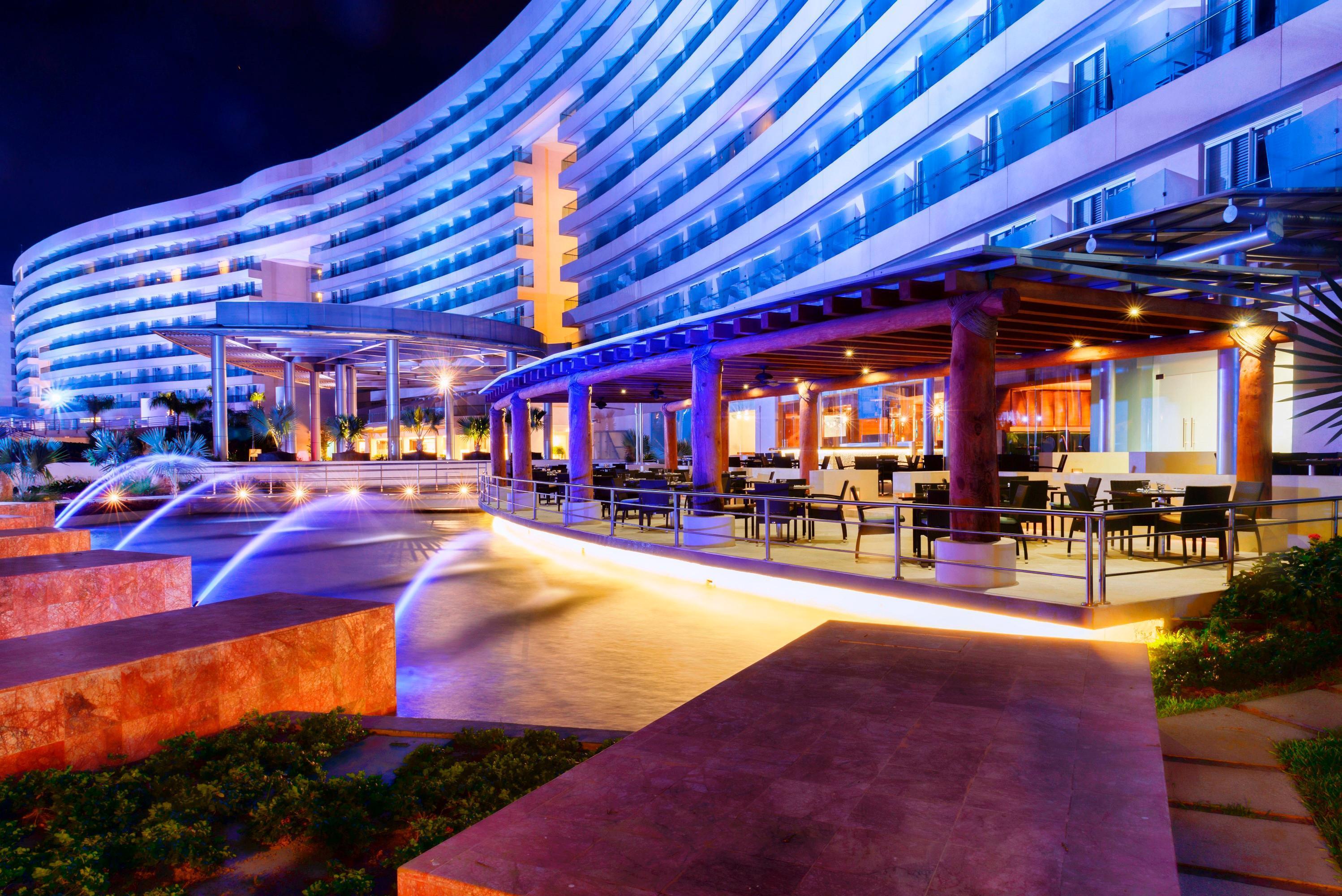 Palacio Mundo Imperial All inclusive hotel Acapulco Esterno foto The resort at night