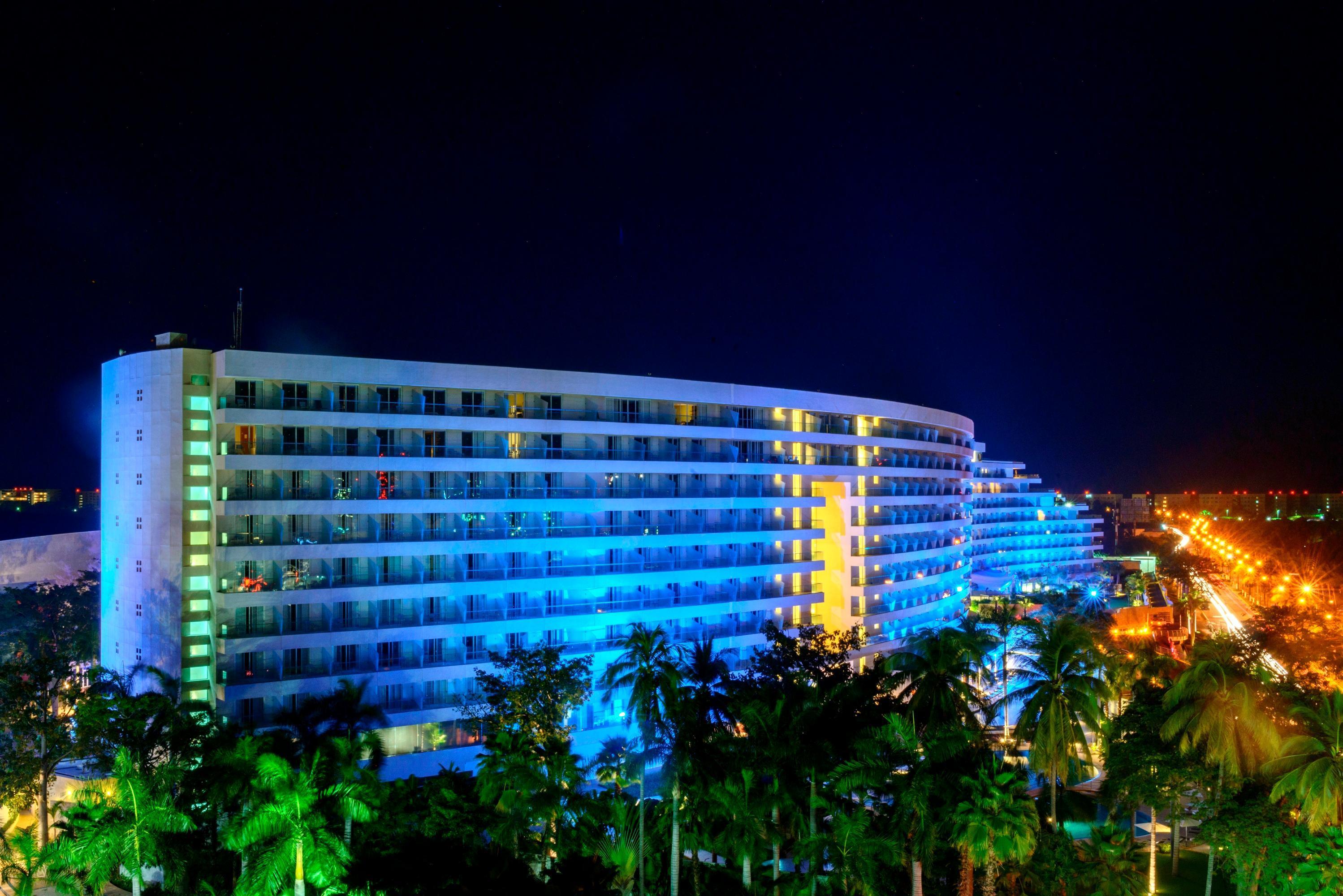 Palacio Mundo Imperial All inclusive hotel Acapulco Esterno foto The hotel at night