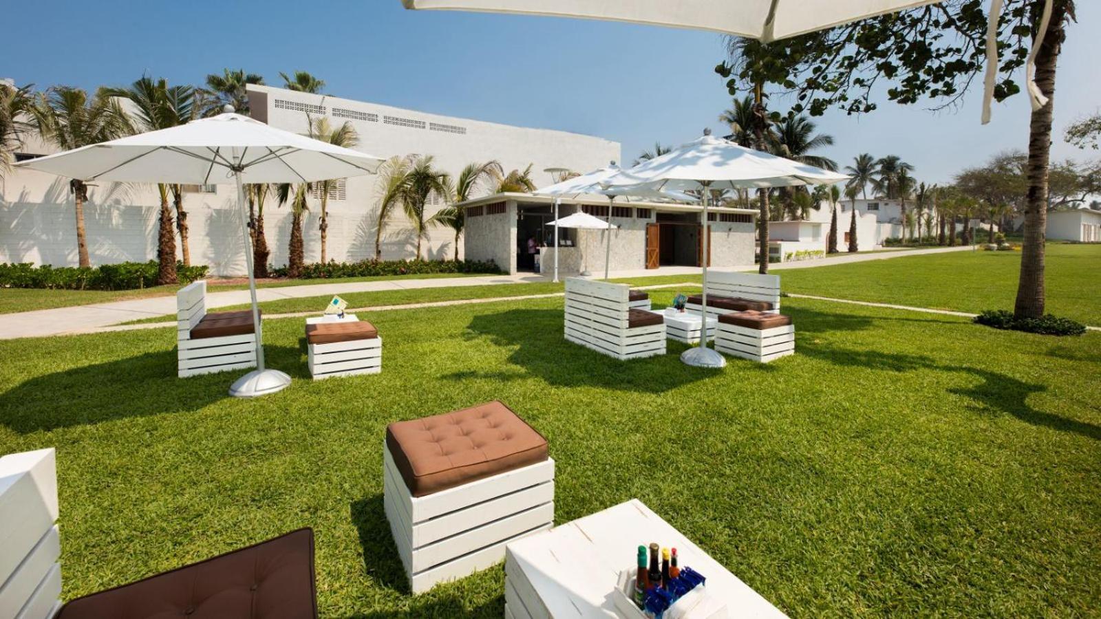 Palacio Mundo Imperial All inclusive hotel Acapulco Esterno foto The lawn at the Jumeirah Beach Hotel